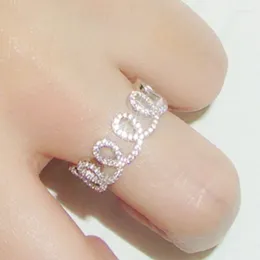 ウェディングリングHuitan Creative Design Women finger with CZ Fashion Wave shaped Bling Bandsアクセサリートレンディジュエリー