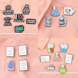 Broches 4-6pcs /set Cartoon Science Series Pins de esmalte molécula de química em roupas Acessórias de jóias Presente para amigo