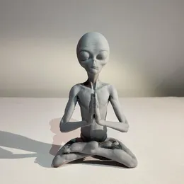 Decorative Objects Figurines Meditative alien resin ornament UFO indoor and outdoor decoration meditation alien garden Figurine 210908