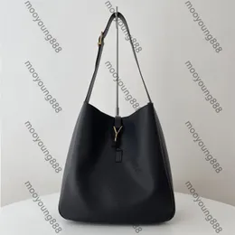 12A Designer di qualità specchio Le5a7 Borsa hobo da donna Borsa morbida piccola e grande in pelle Borse con patta di lusso Borsa a tracolla con borsa nera tono oro sotto le ascelle con scatola