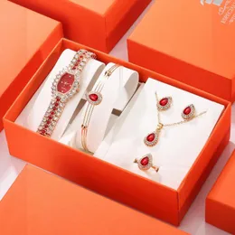 Wristwatches Women Luxury Gift 8pcs Set Elegant Quartz Wristwatch Ladies Diamond Crystal Earrings Ring Bracelet Jewelry Watch Cadeau Femme