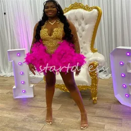 Anpassade svarta flickor Hot Pink Feather Prom Dress Plus Size Golden Crystal Beaded Cocktail Graduation Dress 2024 Långärmning Kvällsparty Dress Formal Occasion