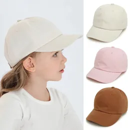 Kapaklar şapkalar bebek beyzbol şapkası basit düz renkli kızlar güneş başlıkları çocuklar seyahat açık hava erkek şapka ayarlanabilir gündelik aksesuarlar 8m-5y 231102