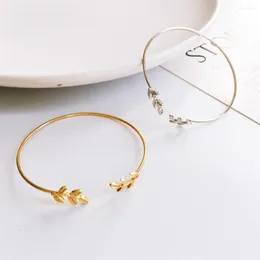 Strand Leaf Manschettarmband för kvinnor Öppna Bangle Armband Fashion Tiny Hand Elegant Metal Jewelry Party Valentine's Gifts