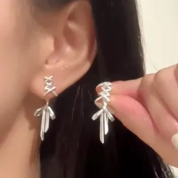 Pendientes de tuerca coreano elegante lazo blanco para mujer moda Linda borla de Metal personalidad accesorios de fiesta, joyería