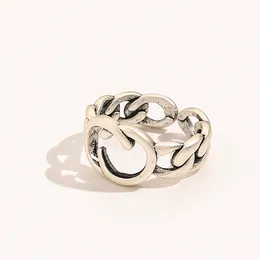 Tasarımcı Yüzük Gümüş Kaplama Gerçek Altın Elektroplat Yüzüğü Kadınlar Sevgi Mektubu Yüzük Moda Marka Takı Aksesuarları Düğün Hediye Kutusu Premium