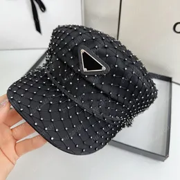 Mode mesh hattar designer basker för kvinnor lyxiga diamanter basker damer adelstil mössa mens klassiska p kepsar kvinnor beanie hatt casquette julklapp