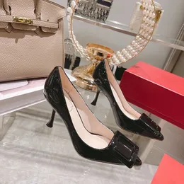 Дизайнерские модельные туфли для женщинВысочайшее качество модные роскошные блестящие туфли-лодочки с пряжкой подсолнуха сексуальные туфли на высоком каблуке с острым носком