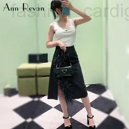 女子2ピースパンツデザイナーAnn Revan P 2024早春に新しいタンクトップセクシーなスパイシーな女の子がスリムフィットハーフスカートxjid