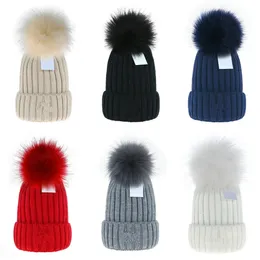 Beanie Cap Mens Tasarımcı Şapkalar Yeni Moda Kadınlar Bayanlar Sıcak Kış Beanie Büyük Sahte Kürk Pom Poms Bobble Hat 2023