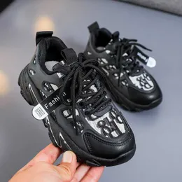 Athletic Outdoor Sport Kids Mesh Sneakers Skórzane anty-szlifierki Sneakers Modne Sneakers chłopcy swobodne buty dla dzieci Sneakers Buty dziewczęce Buty W0329