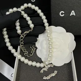 Collana di perle di lusso nella collana di fascino per imballaggi di marca Nuovo gioielli di marca di alta qualità di alta catena di lusso non cambia colore di Halloween Regalo Gioielli