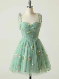 Fairy Green Prom -klänning kort tyll med broderiblommor Applique Party Dresses Sweetheart ärmlös dragkedja tillbaka