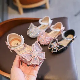 Сандальски моды в стиле девочка Baby Girl Bow Shoes Learl Butterfly Sandals для девочек Sequin Tance Performance Those For Kids 230331