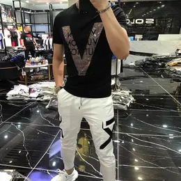 T-shirt da uomo 2023 New Mercerized Cotton V-pattern Strass Designer Uomo Slim Casual Tees Nero Bianco Fashion Trend Manica corta Top Abbigliamento M-4XL