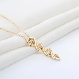 Collane con ciondolo Kinitial Moda Scienza Gioielli con ciondoli Collana DNA Biologia Molecola Accessori catena per donne Bijoux intrecciati