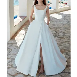 Bescheidene Spitzenapplikationen mit V-Ausschnitt und floralem Boho-Hochzeitskleid, elegantes, seitlich geschlitztes, ärmelloses Strand-Brautkleid nach Maß 2024