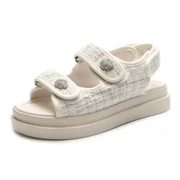 Elegant kvinna damer medium häl kvinnors lägenheter sommarplattform sandaler designer skor flickor platt sandal deigner sko flicka