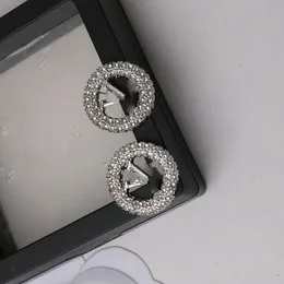 23SS Yeni Stil Lüks Marka Tasarımcıları V Harfler Kulak Saplama 18K Altın Kaplama 925 Gümüş Kadın Çember Kristal Rhinestone Küpe Jewerlry