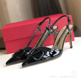 Designer High Heels Sandal Brand Pointed Shoes 2023 Summer New 6cm 8cm 10cm tunna klackar bröllopskor svart silverguld röd med dammväska 34-44