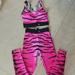 Yoga outfit elastisk midja kvinnliga träningsdräkter textil tiger randiga tryckta designers sport väst damformning fitness slitage