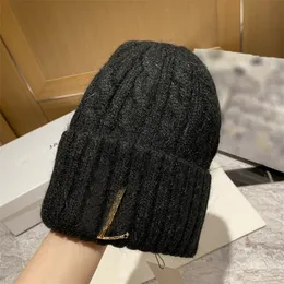 bonnet beanie Women Autumn Hat Winter Twists Knitted Hats S Brand Mark Warm Pullover Cap Ear Protection Bonnet Designer Beanie s