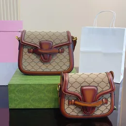 Tasarımcı Çanta Tuval Omuz Crossbody Bag Luxurys Kadın Çanta Klasik Mektup Çanta 2 Boyut Çanta Moda Tote Çanta Flep Deri Çantalar Lady Cüzdan Alışveriş