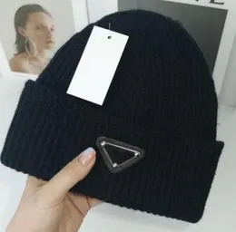 Luxe bonenhoed Designer Beanhat Winterhoed Heren- en damesmode gebreide muts Herfstwollen hoed Baseballpet met driehoekige letters bedrukt Vissershoed