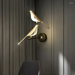 Lampada da parete LED Golden Bird Semplice e moderno Lusso Soggiorno Camera da letto TV Comodino Hanging Light Bar Indoor Sconce Decor Lights