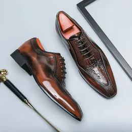 Sapatos de vestido primavera verão crocodilo padrão designer homens formal escritório negócios estilo italiano preto marrom derbi a70