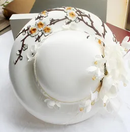 Feis beyaz saten işlemeli şapka beyaz saten tüy şapka gelinlik po ve saç düğün aksesuarları3664698