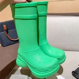 Botas de lluvia largas de diseñador para mujer, botas clásicas de goma de lujo con cabeza redonda, botas altas de lluvia, botas de suela gruesa