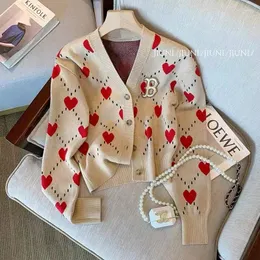 Mäns kostymer 2023 Early Autumn Chic Niche High-End Women's Long Sleeved Top With Love Printed Small Fragrance Knit Cardigan
