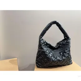 Bolso de diseñador 2023 Chaneles Etiqueta cuadrada Abajo Axila Abrigo de algodón Moda Serie espacial Hombro de mano Compras5