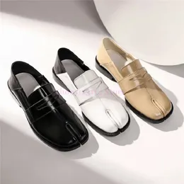 Luxus-Schuhe mit geteilter Zehenpartie, Tabi-Ninja-Pumps, echtes Leder, Damen- und Herren-Loafer, Vintage-Kleiderschuh im britischen Stil