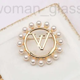 دبابيس ، دبابيس مصمم 10style بسيطة L مزدوجة V Letter Brooch Brooch Design Design Women Women Crystal Rhinestone Pearl Suit Pin Jewelry Jewelry