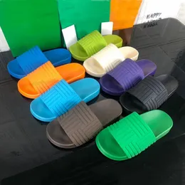 Slider sandałów designerka kobiety kapcie slajdy plażowe płaskie gumowe buty Wysoka jakość klapki dla mężczyzn kobiety zielone palce u nóg odporne na com hoh