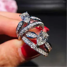 사이드 스톤과 함께 Crystal Rhinestone White Ring Drip Micro Inlay Double-Deck Princess Crown 결혼 반지를위한 Anillos Mujer Bague Femme