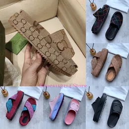 Sandali con ciabatte da spiaggia di design di lusso per donna Fashion Ricama muli in gomma Flat Summer Ladies Casual Slides Shoes
