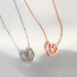 Pendanthalsband 2023 Stil Geometri Rose Gold Plated Heart Necklace Charm Sexig Women Clavicular Chain for Party Jewelry Gift