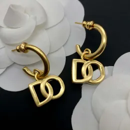 Ohrringe mit Alphabet-Anhänger aus 18 Karat goldenem Kupfer, Charm-Designerschmuck, Hochzeiten, Jubiläen, Partys, hochwertige Geschenke, Großhandel