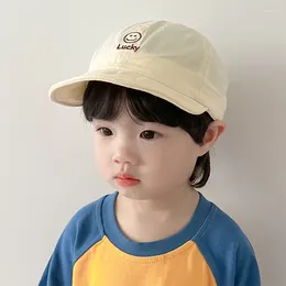 Top Caps Kamyon Sürücüsü Şapkası Yumuşak Brim Beyzbol Kapağı Basit Moda Gülümseme İnce ve Nefes Alabilir Güneş Vizörü Toddlers 1-5 Y Snapback