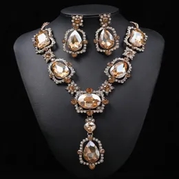 Luxo Big Rhinestone Bridal Jewelry Conjuntos para mulheres colares de pingentes de cristal geométricos Conjunto de breteiros de figurinos de casamento Conjunto de jóias