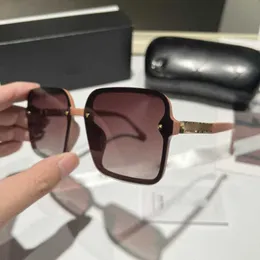 2023 modedesigner nya solglasögon mode personlighet oregelbunden skydd liten doft