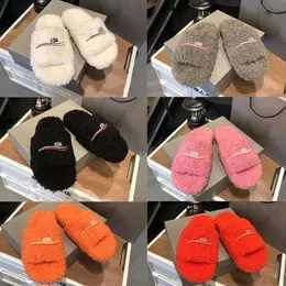 35-45 Lüks Moda Tasarımcı Kadın Terlik Sandaletler Bayanlar Kış Yün Kürklü Kabarık Kürklü Sıcak Harfler Sandalet Konforlu Bulanık Kız Flip Flop Terlik Slaytlar