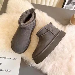 New Trenddesigner Fluffy Slipper Platform Scuffs Wool Shoes Sheepskin Fur Real Leather Classic Brand Casual Women Man Warm Slippers