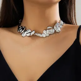 Collana girocollo spessa in metallo grosso irregolare esagerata per le donne Collare grosso alla moda sul collo Accessori Gioielli di moda femminile