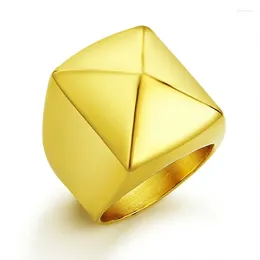 Anéis de cluster masculino simples anel geométrico polido brilhante grande pirâmide para homem de aço inoxidável de alta qualidade jóias sólidas atacado