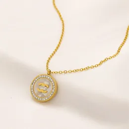 패션 디자이너 펜던트 Neckalce Spring Women Love Diamond Necklace 18K Gold European Jewelry Chain Necklace Classic Design Gift Party Long Chain Family