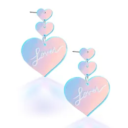 Swifts sevgilisi kalp küpe saplamaları kadınlar lazer renk değiştirme mektubu akrilik sallangılar moda moda aşk damla küpe çemberleri mücevher hediyeleri Tayors hayranları kız arkadaşı